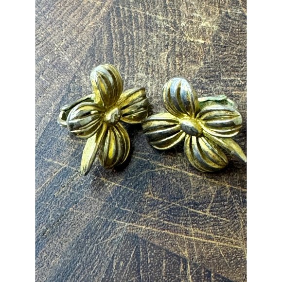Vintage Crown Trifari Gold-Tone Flower Clip-On Earrings - Picture 1 of 5